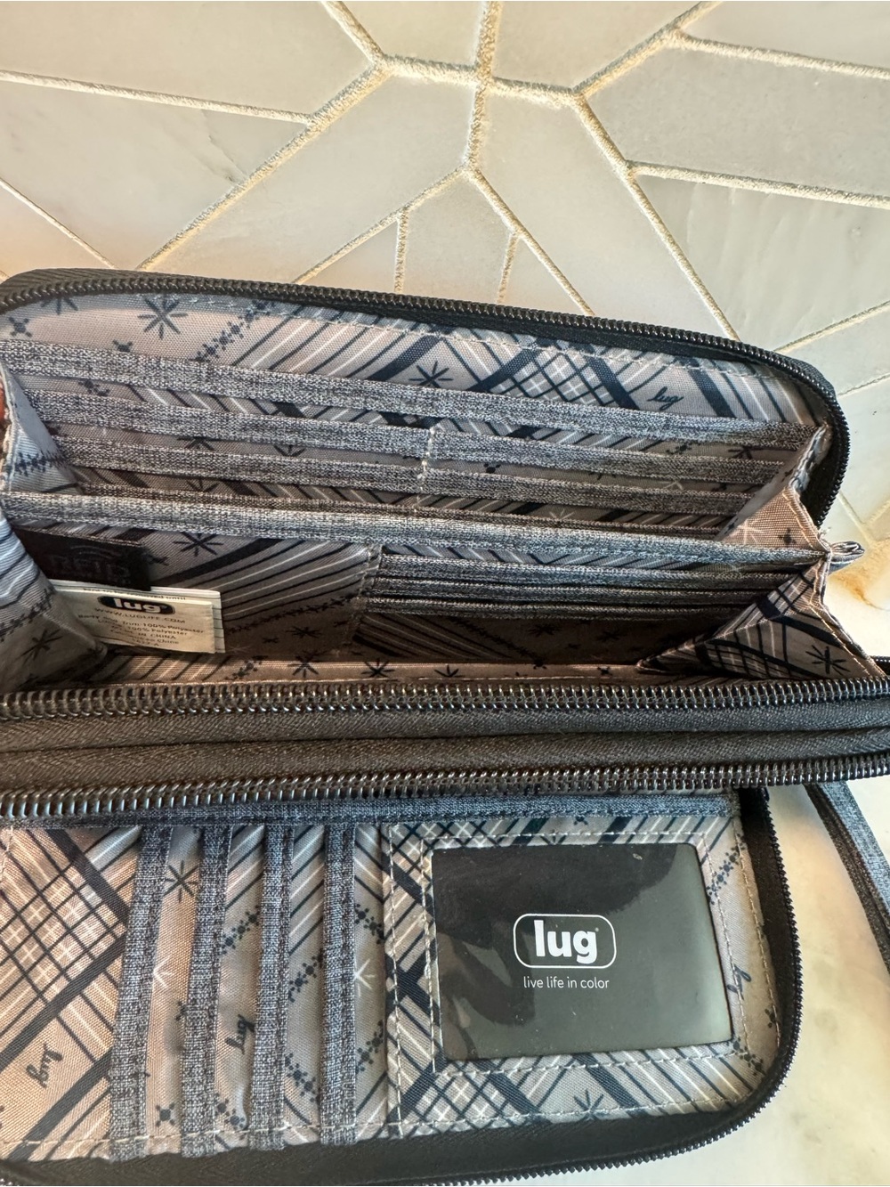 Lug Gray Splits XL RFID Wallet NWOT - Picture 6 of 11